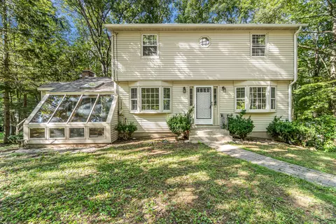 15 Elm Rd, Tolland, CT 06084