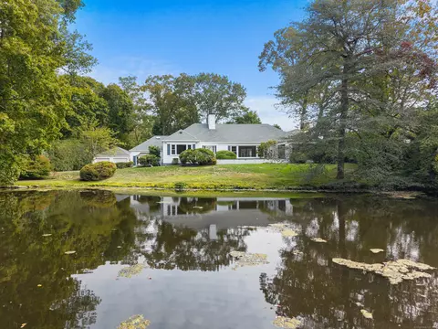 29 Blackstone Ave, Branford, CT 06405