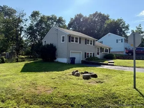 30 Batt Ln, West Haven, CT 06516