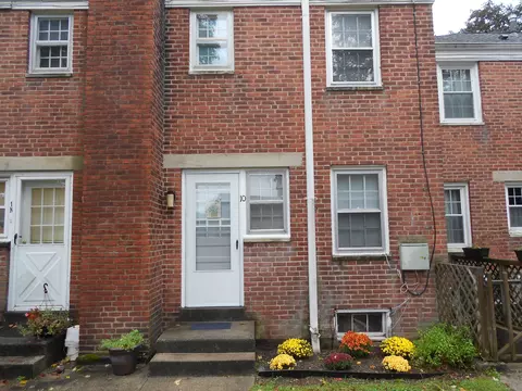 18 Bridge St #1O, Naugatuck, CT 06770