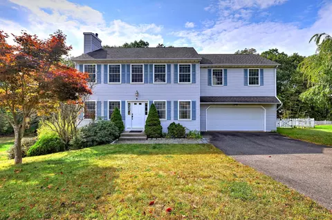 142 Applewood Ln, Naugatuck, CT 06770