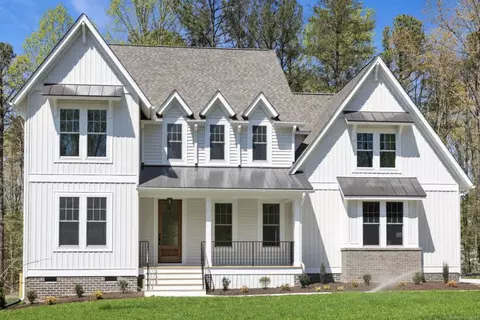 1 Pinecrest Ln, New Fairfield, CT 06812