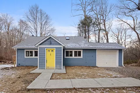 201 Middle River Rd, Danbury, CT 06811