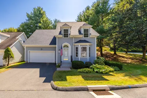 27 Brettonwood Dr #27, Simsbury, CT 06070