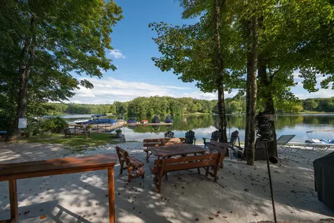 26 Cove Rd, Brookfield, CT 06804