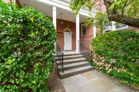 70 Strawberry Hill Ave #2-2D, Stamford, CT 06902