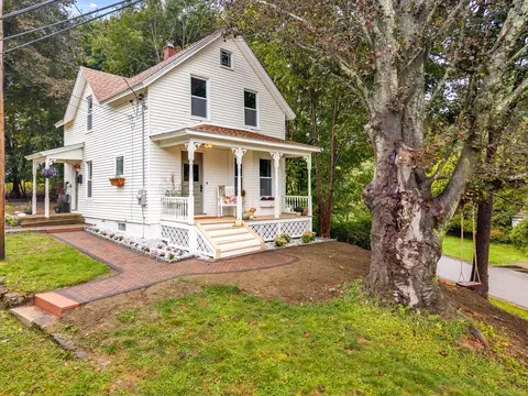 24 Maennerchor Ave, Taftville, CT 06380