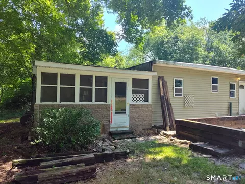16 Marlene Dr, Ledyard, CT 06339 photo 8