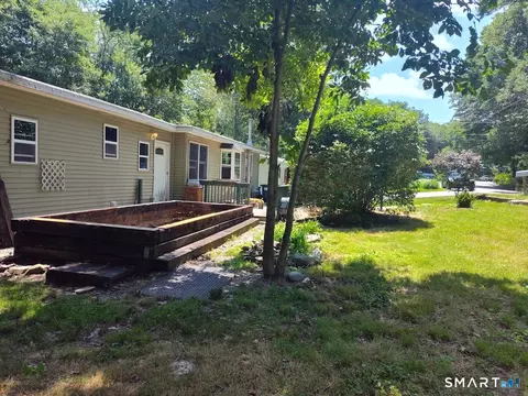 16 Marlene Dr, Ledyard, CT 06339 photo 4