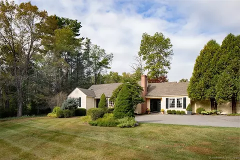 2 Ledgewood Rd, Lakeville, CT 06039