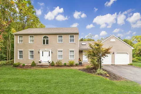 115 Meadowood Dr, Middletown, CT 06457