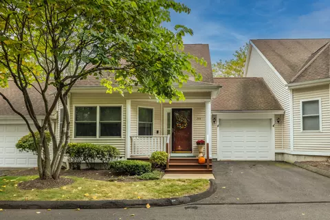293 Summerfield Gdns #293, Shelton, CT 06484