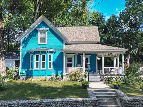 22 Chapman St, Putnam, CT 06260