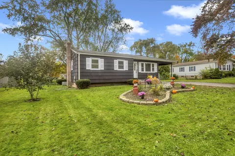 29 Chester Dr, Windsor Locks, CT 06096