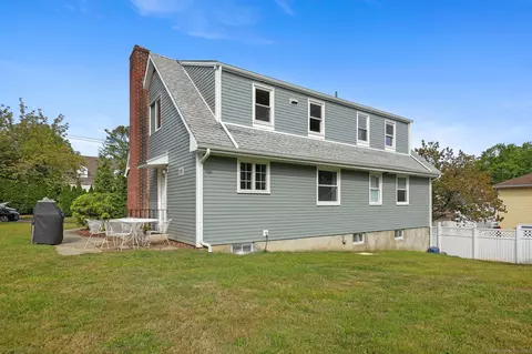 8 Reynolds Pl, Greenwich, CT 06831