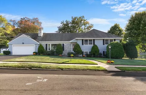 55 Ranch Rd, Hamden, CT 06517