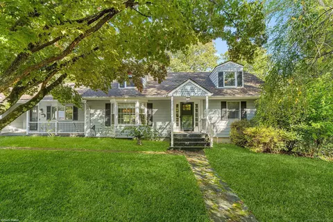 27 Mullen Hill Rd, Waterford, CT 06385