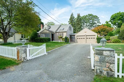 17 Lindsey Ave, Stamford, CT 06905