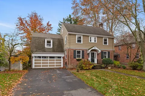 25 Ellsworth Rd, West Hartford, CT 06107