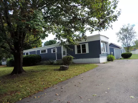 81 Parkway Dr, Thompson, CT 06277