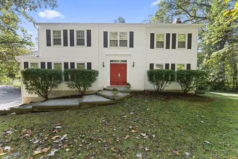 2 Sutherland Dr, Sandy Hook, CT 06482 photo 1
