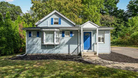 21 Maple Ave, Broad Brook, CT 06016