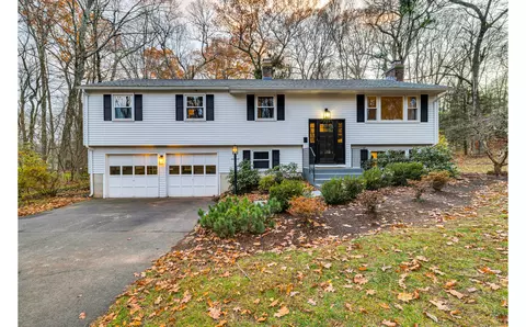 3 Minister Brook Dr, Weatogue, CT 06089