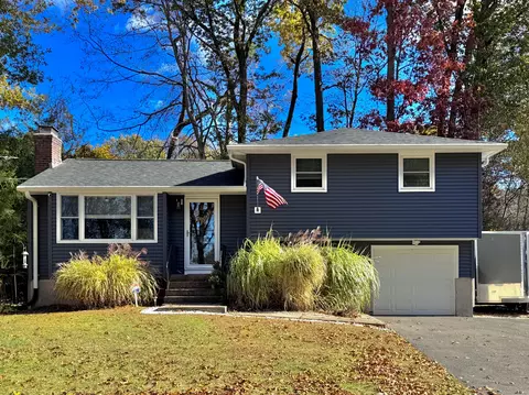 99 Dogwood Ln, Meriden, CT 06450