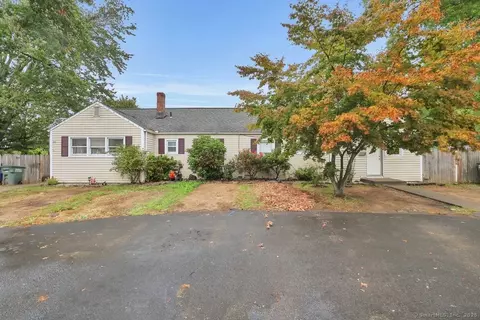 197 Dupont Pl, Bridgeport, CT 06610
