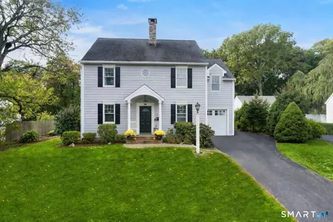 133 Green Acre Ln, Fairfield, CT 06824