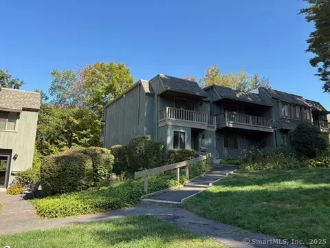 8 Village Rd #8, Southington, CT 06489