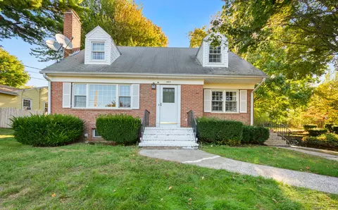 489 Morgan Ln, West Haven, CT 06516