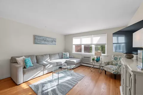 51 Sky View Dr #4, West Hartford, CT 06117