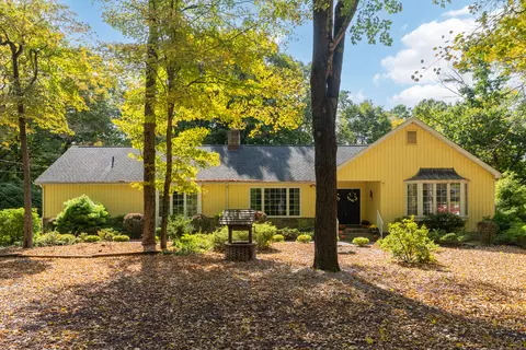 288 Jefferson Dr, Guilford, CT 06437