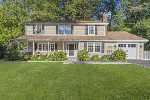 157 Woodridge Dr S, Stamford, CT 06902