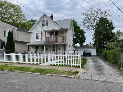 42 Meadow St, Ansonia, CT 06401
