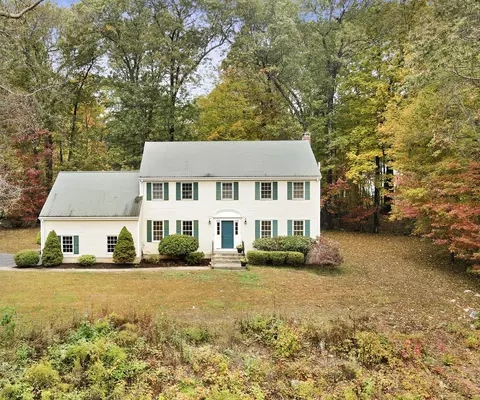 36 Surrey Ln, Avon, CT 06001