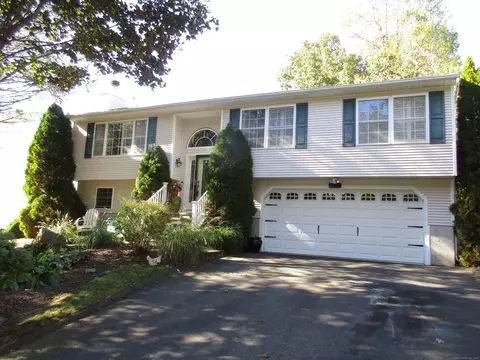 56 Down Draft Cir, West Haven, CT 06516