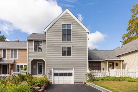 20 Farm Dr #20, Farmington, CT 06032