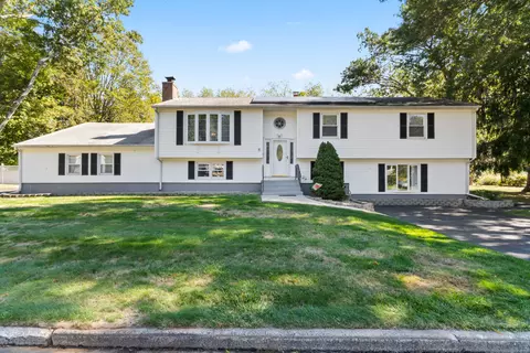 32 Branhaven Dr, East Haven, CT 06513