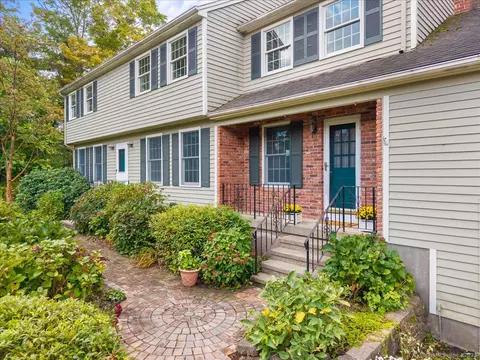 14 W Todd St, Hamden, CT 06518