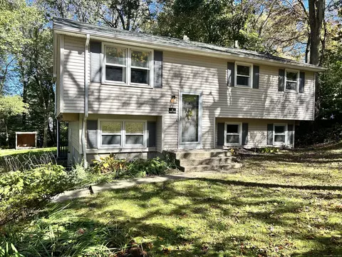 46 Richardson Hill Rd, Griswold, CT 06351