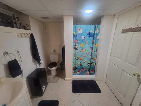 Bath - 336 Circular Ave, Hamden, CT 06514 photo 2 of 2