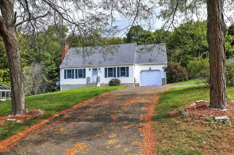 166 Elizabeth Ln, Middletown, CT 06457