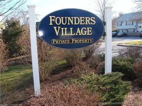 31 Founders Vlg #31, Clinton, CT 06413