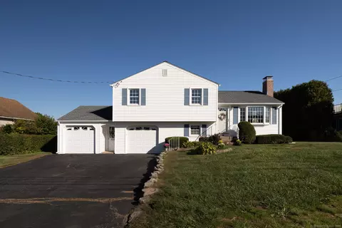 26 Pickens Dr, Newington, CT 06111