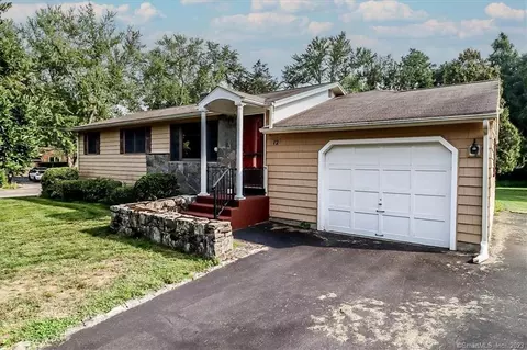 12 Wiltan Dr, Monroe, CT 06468