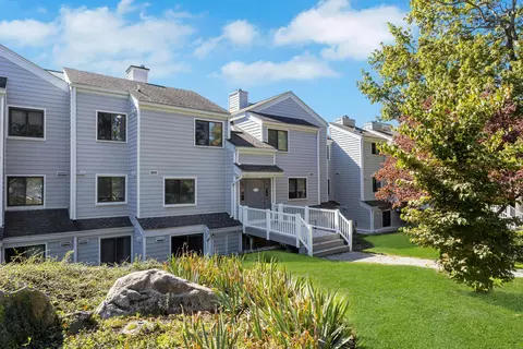 33 Rowayton Woods Dr #33, Norwalk, CT 06854