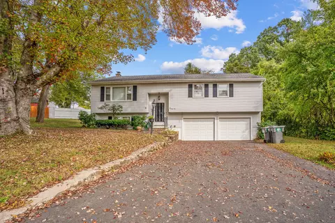 35 Sills Dr, Oakville, CT 06779