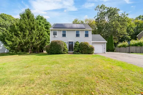 27 Bentley Dr, Manchester, CT 06042